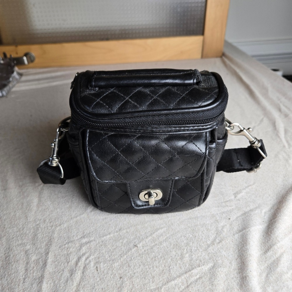 Icon Camera Bag Women Small Black Excellent Quilted Crossbody Turn-lock